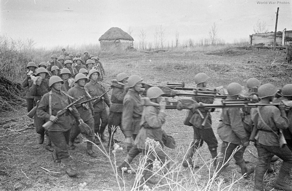 Soviet_ptrs_1942