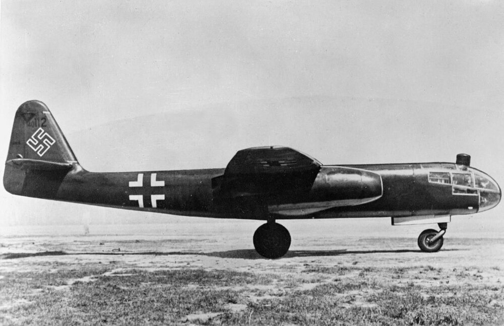 Arado_Ar_234_on_ground_c1945
