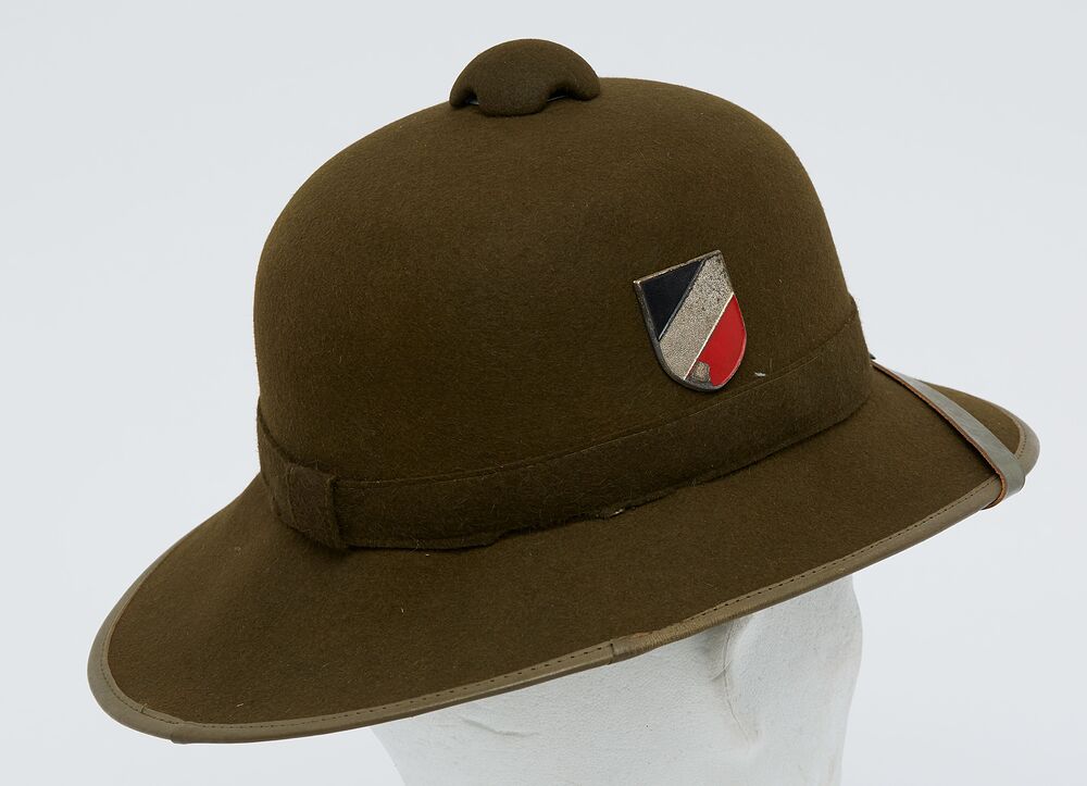 Nazi_Germany_WWII_Deutsches_Afrikakorps_DAK_Tropenhelm_Wehrmacht_Heer_Army_tropical_pith_helmet_Eagle-and-swastika_insignia_national_emblem_Tøjhusmuseet_National_Museum_Denmark_THM-24186_CC-BY-SA
