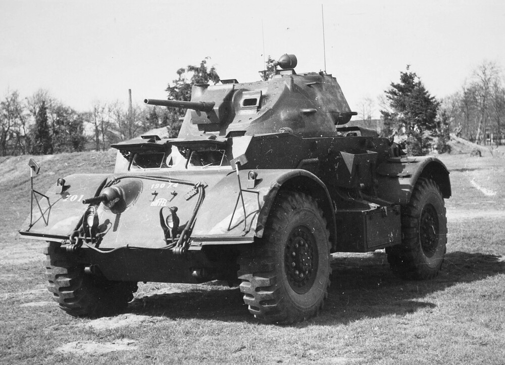 Een_GM_Staghound_T17E1-pantserwagen_met_de_naam__Buffel__(2155_045727)