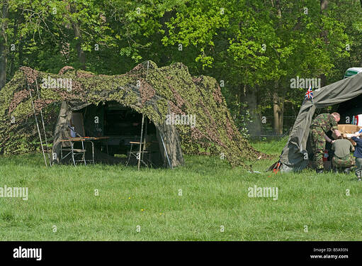 british-army-military-camouflaged-tent-B5A93N