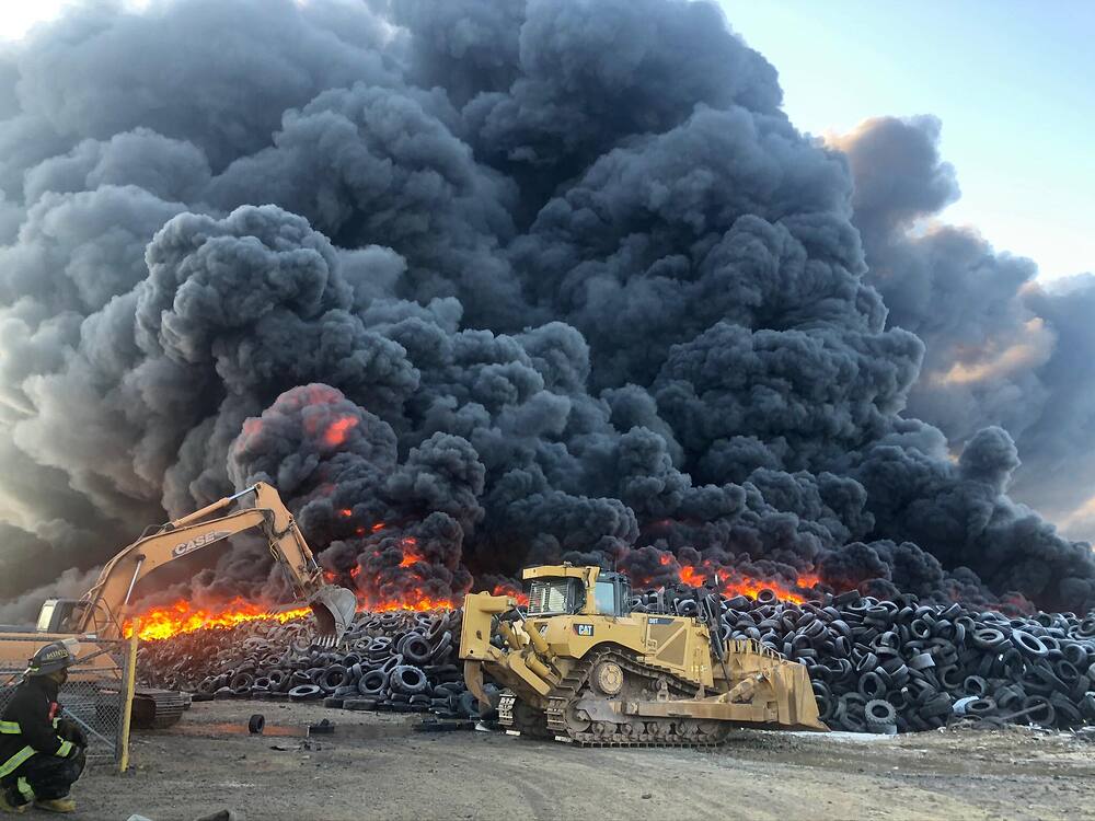 Tire_fire_in_Minto,_NB