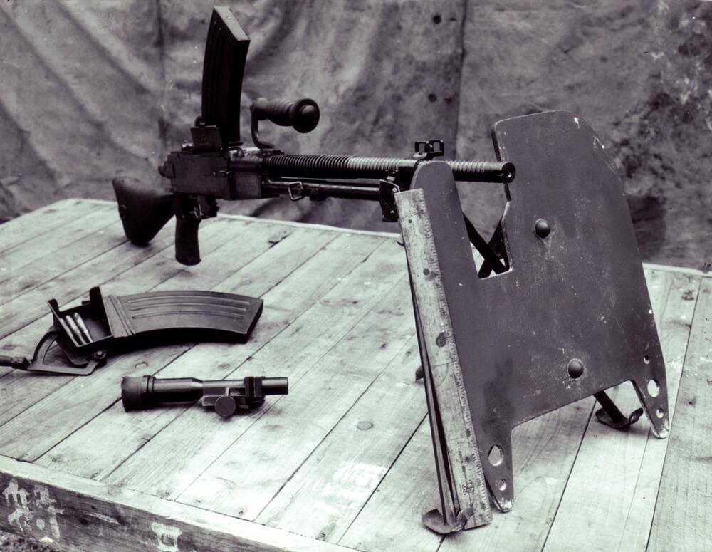 Japanese-Type-96-LMG-with-Type-99-armored-shield (1)