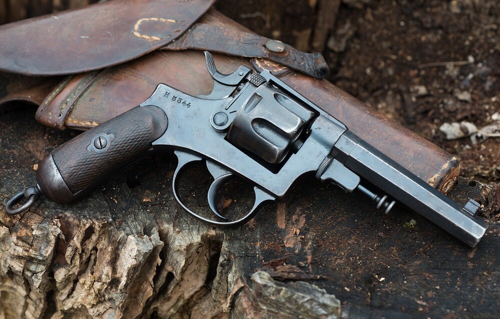15-57-57-bodeo-1889-italiia-revolver