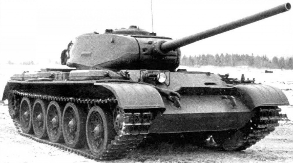 1600px-ЗИС-С-53_в_танке_Т-44
