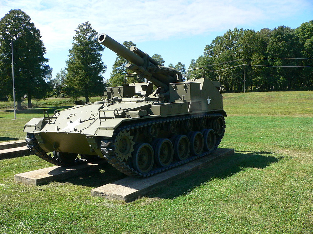 155mm_Howitzer_Motor_Carriage_M41_1