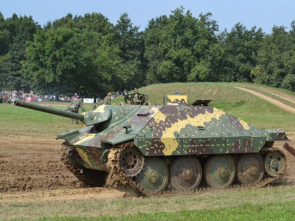 Lešany_-_vojenské_muzeum,_Tankový_den_2024,_ukázky,_Hetzer,_obr01