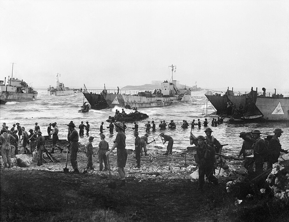 Troops_from_51st_Highland_Division_unloading_stores_from_tank_landing_craft_on_the_opening_day_of_the_Allied_invasion_of_Sicily,_10_July_1943._A17916