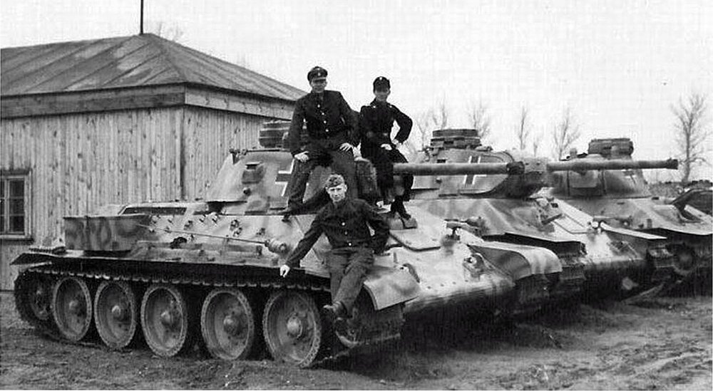 1640359195_2-drikus-club-p-trofeinii-tank-t-34-tekhnika-krasivo-foto-2