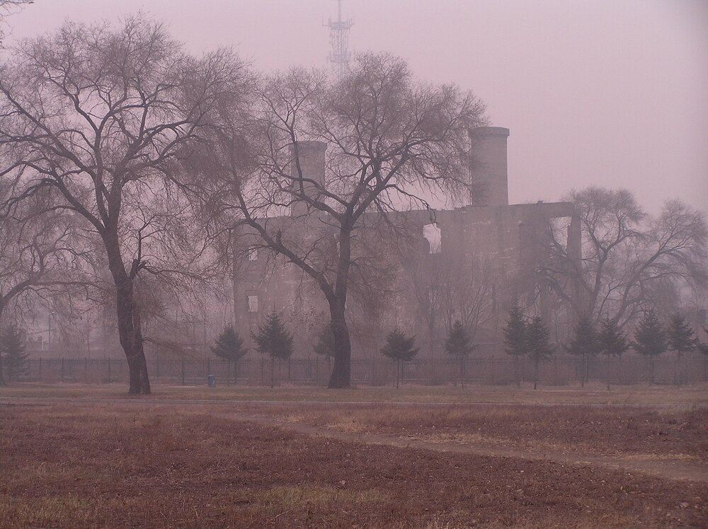 Building_on_the_site_of_the_Harbin_bioweapon_facility_of_Unit_731_関東軍防疫給水部本部731部隊（石井部隊）日軍第731部隊旧址_PB121178a_ボイラー楝跡