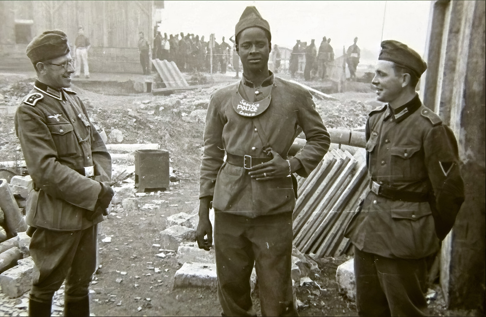 French-soldier-is-sectioned-out-for-a-photo-which-carries-many-innuendos-BOF-1940-ebay-01