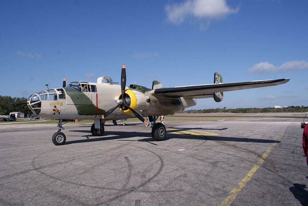 North_American_B-25J-30NC_Mitchell_Killer_B_Taxis_In_13_TICO_13March2010_(14412903439)