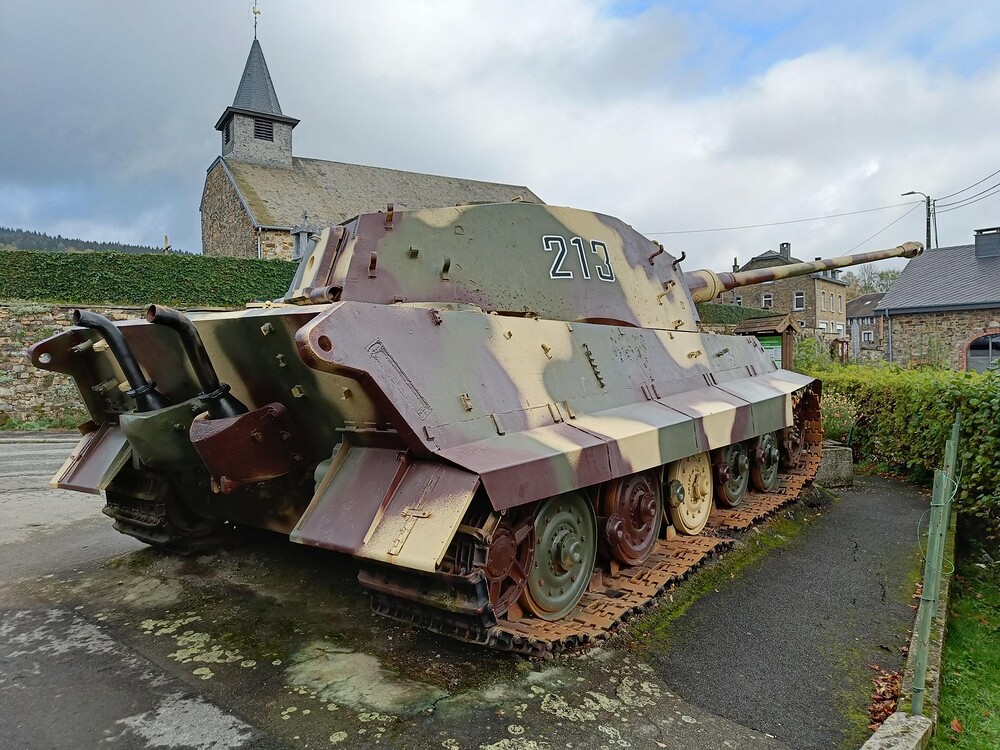 1763481687793570783603534668021