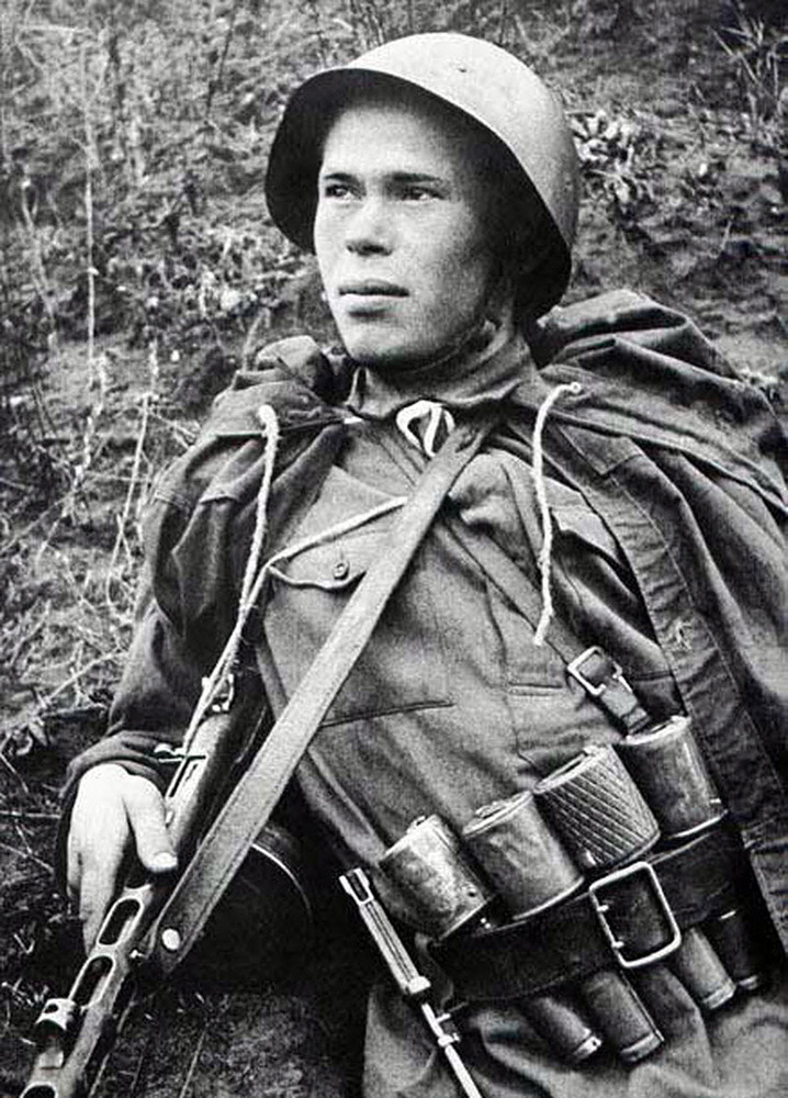 soldat-s-granatoi-rgf-33-15
