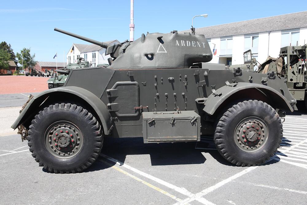 T_17_Staghound_Armored_Car_(1)