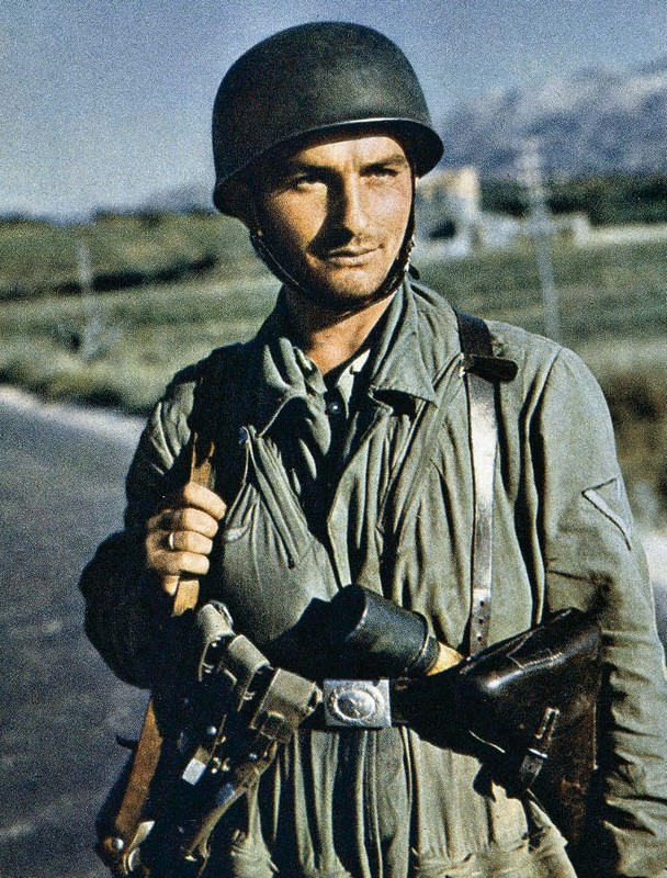 F8-Zelenyj-kostyanoj-meshok-desantnika-vermahta