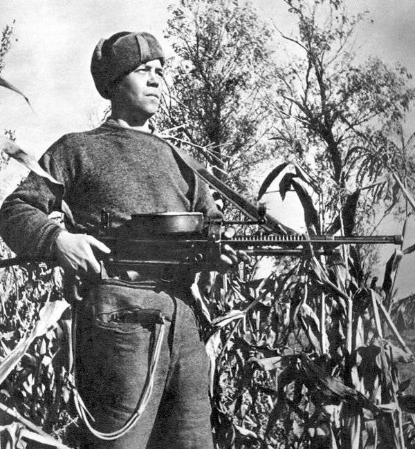 dtm-dt-29-to-soviet-machine-gunner-v0-t30pf7fronqc1
