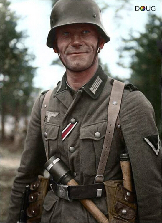 Wehrmacht_Sturmpioniere_(Stormtrooper_Assault_Pioneer)_1940.