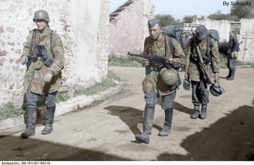 idata_3002560_mes-Images-4_Luftwaffe-Felddivision-in-Frankreich-koloriert