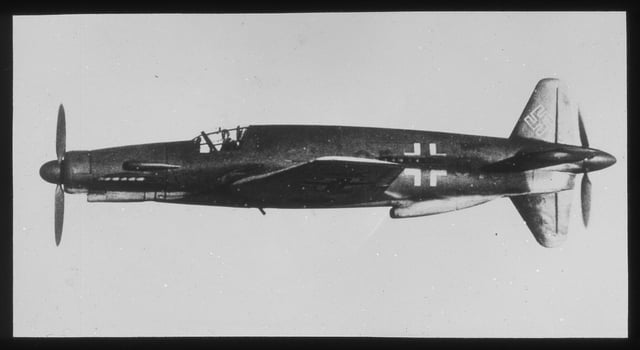 dornier-do-335-pfeil-arrow-prototype-in-flight-a-germany-v0-xua9n56tk30d1
