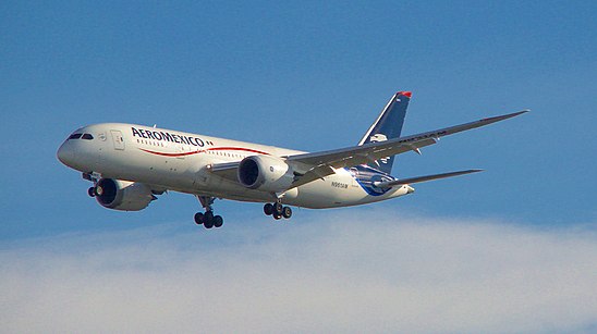 Boeing_787-8_(N961AM)_de_Aeroméxico