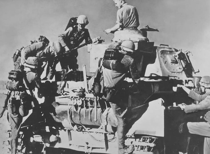 6c212b93c8280af0124305f96394437e--panzer-iv-soldiers