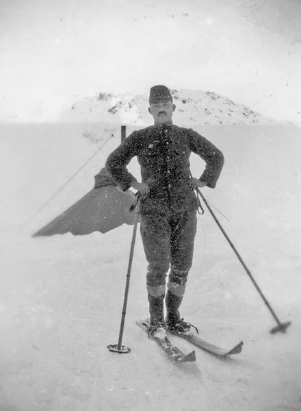 8-JapaneseSoldierOnSkiis-IB
