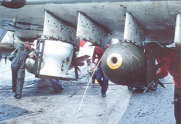 сквозь-время-Вьетнам-унитаз-самолет-2140645