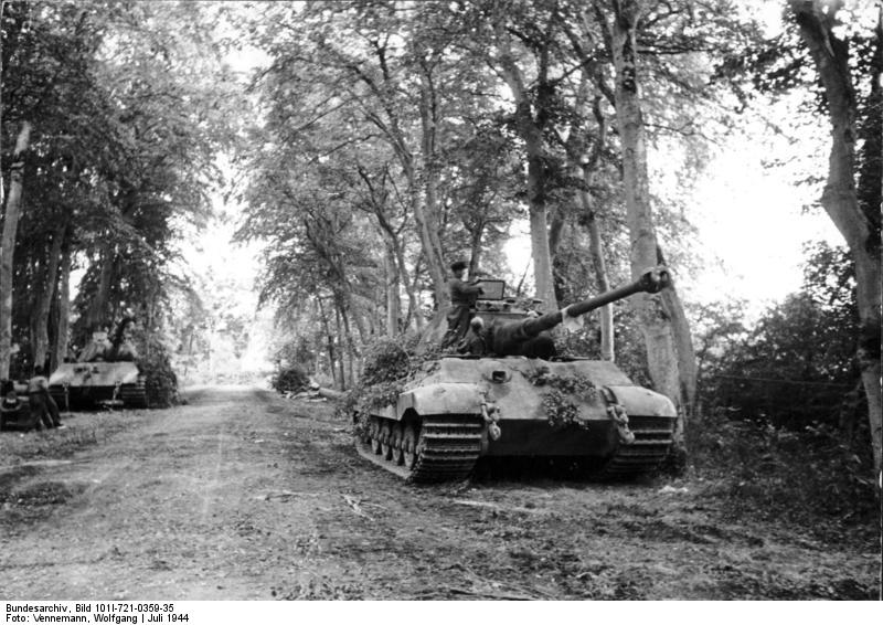 Bundesarchiv_Bild_101I-721-0359-35,_Canteloup,Panzer_VI(Tiger_II,_Koenigstiger)