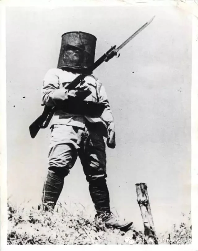 japanese-soldier-in-china-wearing-a-rather-unique-anti-v0-pdv44ujay6y51