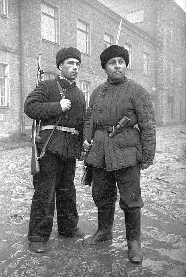 RIAN_archive_2027_Moscow_workers-militiamen
