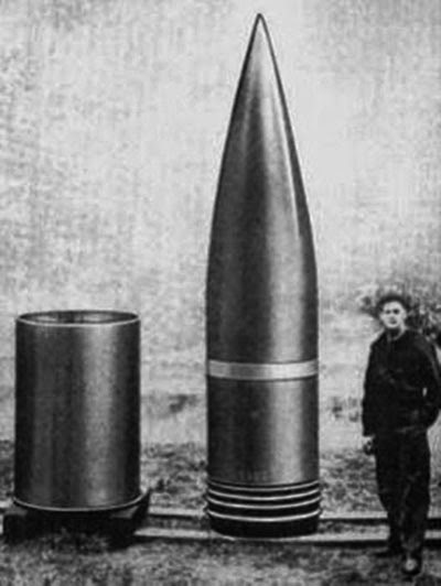 The Heavy Gustav, Hitler and generals inspecting the largest caliber rifled weapon ever used in combat, 1941   3