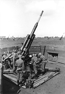 Bundesarchiv_Bild_101I-635-3999-24,_Deutschland,_Flak-Batterie_in_Feuerstellung