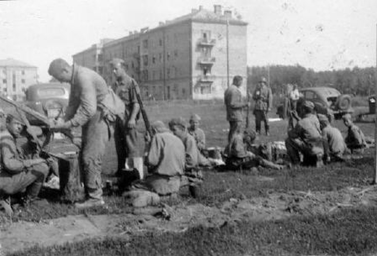 german-troops-with-svts