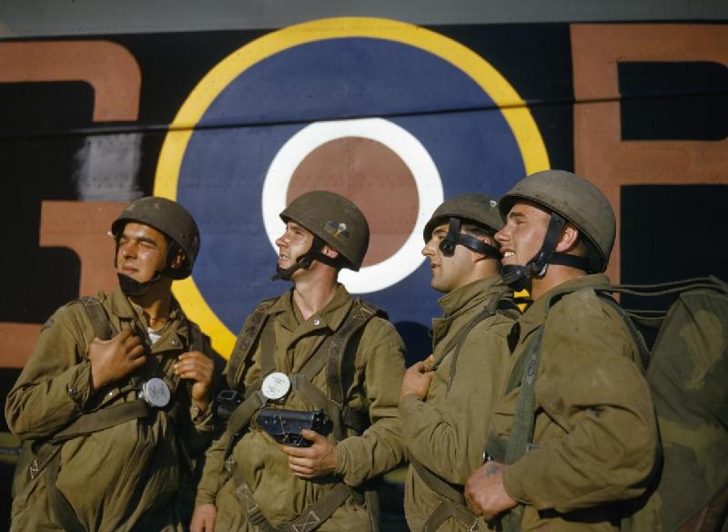 Paratroop_Training_in_Netheravon,_Britain,_October_1942_TR178