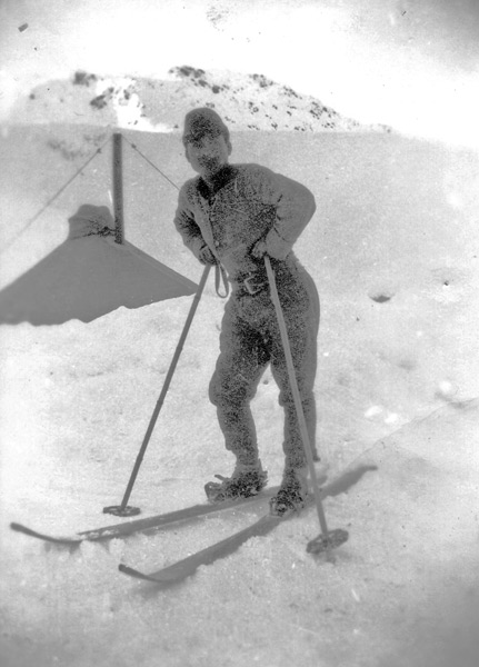 9-2ndJapaneseSoldierOnSkiis