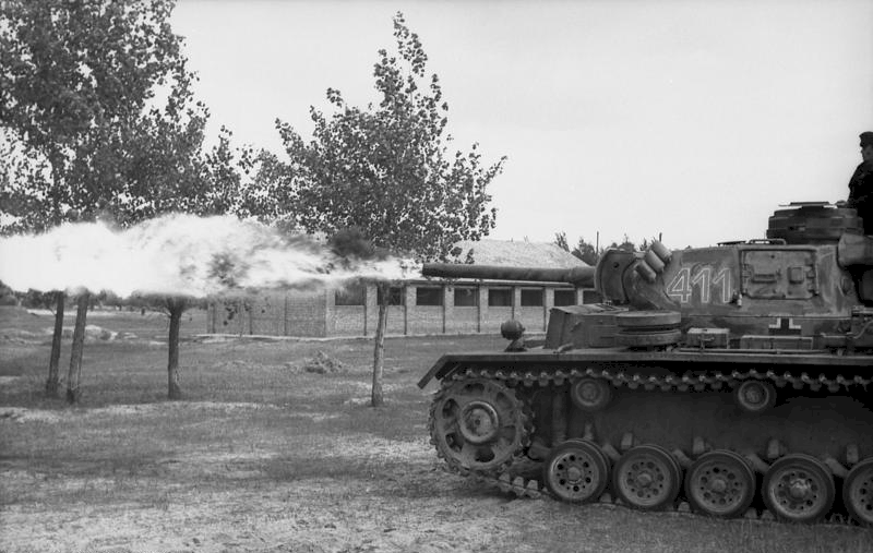 Flammpanzer_Firing