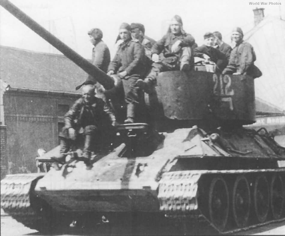 T-34-85_ekr