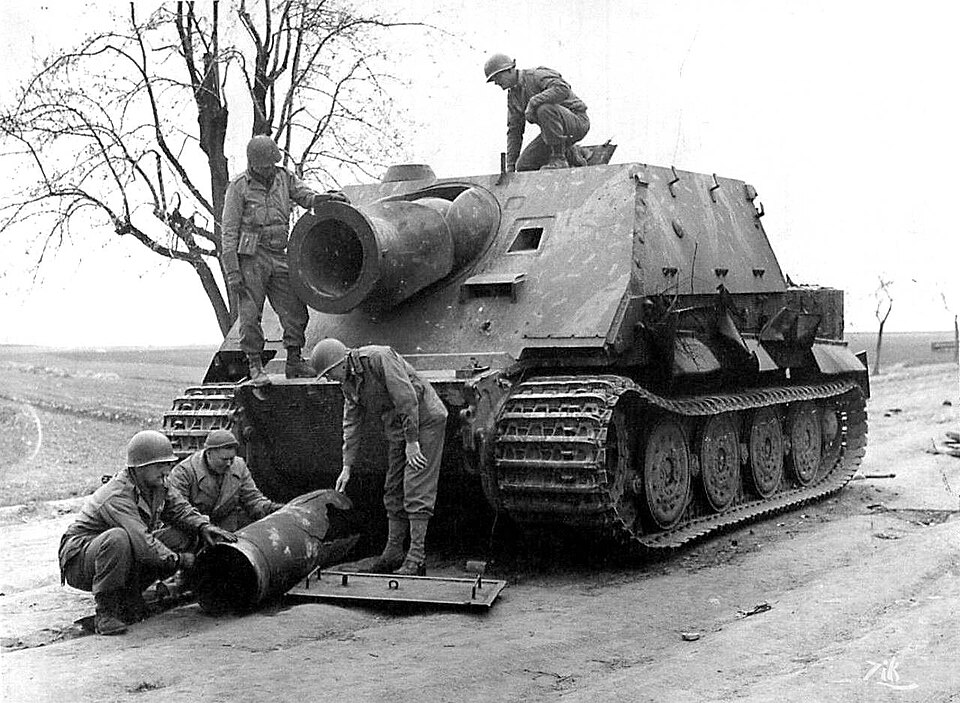 Sturmtiger_abandoned_and_blown