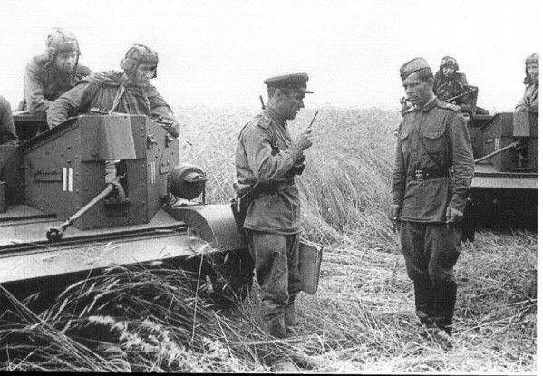 nevington-ussr-universal-carrier3_orig