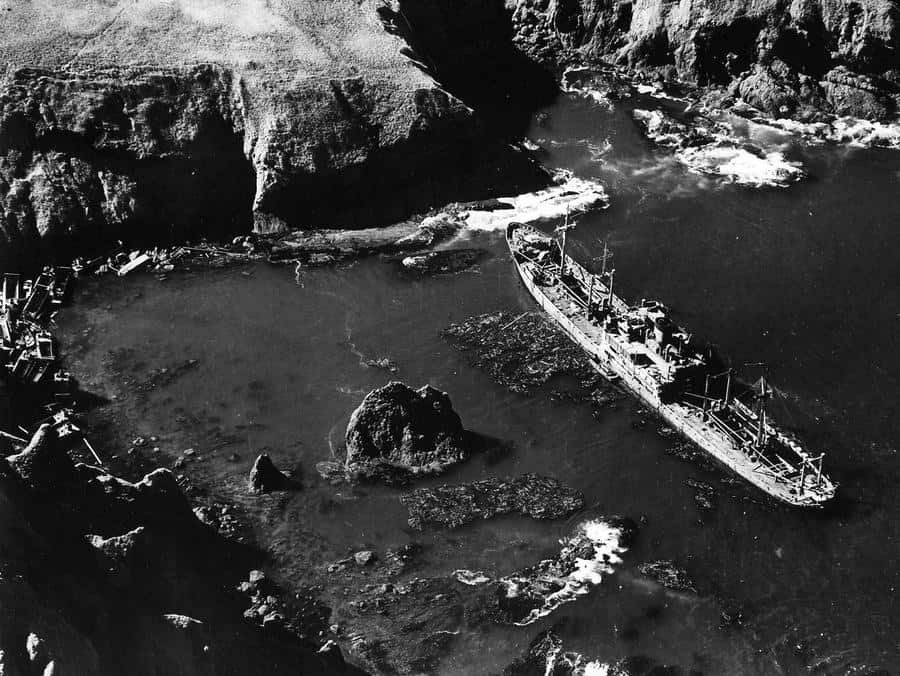 Japanese-ship-aground-in-Kiska-Harbor-on-September-18-1943.-U.S.-Navy