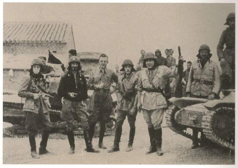 italian-soldiers-in-spain-using-ultra-rare-captured-tallinn-v0-lvc5b3ouxt6d1