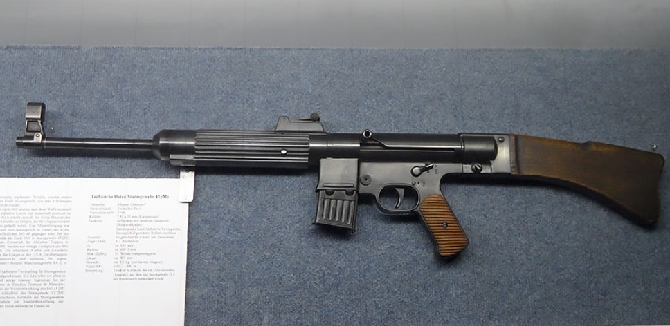 Sturmgewehr_45_at_Wehrtechnische_Studiensammlung_Koblenz