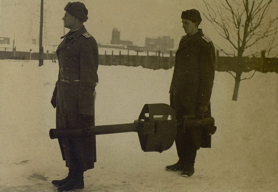 foto_3-ptr-82_v_pohodnom_polozhenii__1943_g-rgaspi-e4928934de8cce4d6aa050b37df3f24e