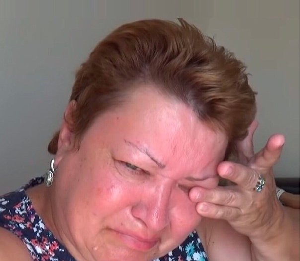 memi-klev-club-b5oy-p-memi-devushka-plachet-i-krichit-16